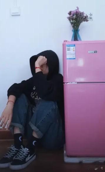 人生来这一趟，总是要趟过很多浑水，看到人性的自私、冷漠、欺骗、利用，体会被伤害、