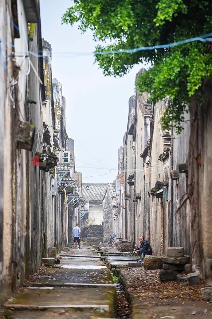 因得罪风水先生，溪南大寨被建成这样

溪南村是普宁西部最大的村落，由30个自然村