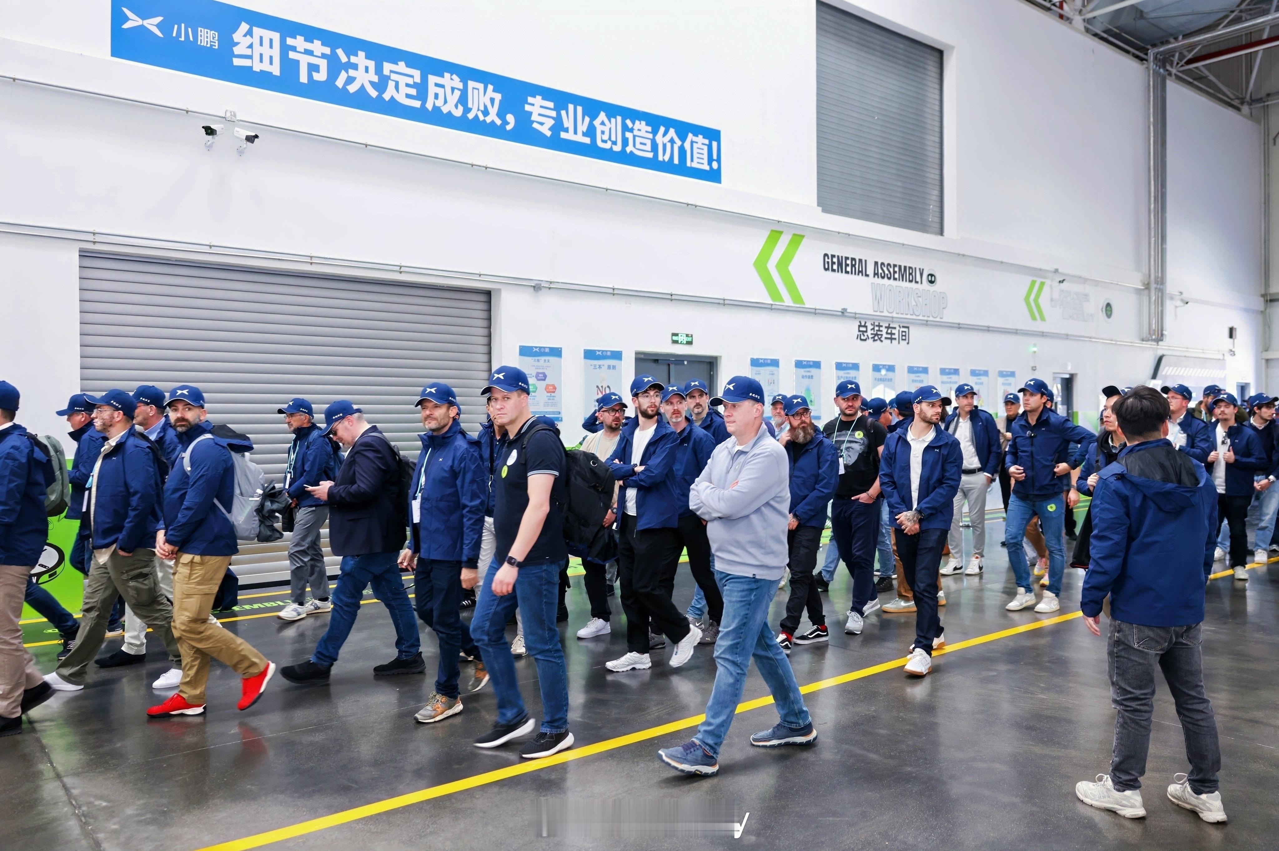 百万小鹏！路上常见，X9超级增程下线既是新起点，也是小鹏技术的集大成展现！从50