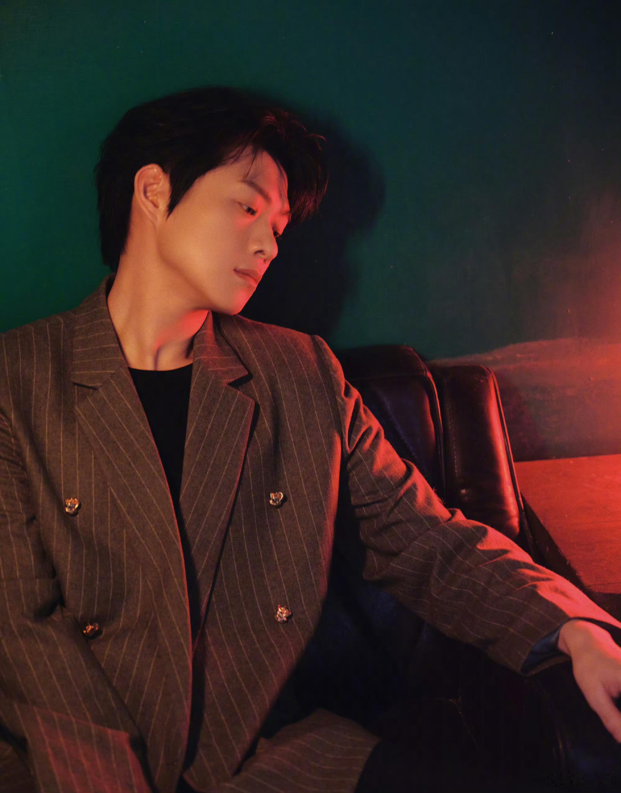 杨迪是尝过魏大勋的嘴吗周五晚高疯 迪迪魏售后名场面：魏大勋作弊吃硬币，杨迪不嫌脏