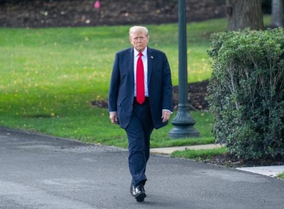 特朗普（北京时间11月6日）表示：“我很高兴地报告，如今，美国拥有世界上最强大的