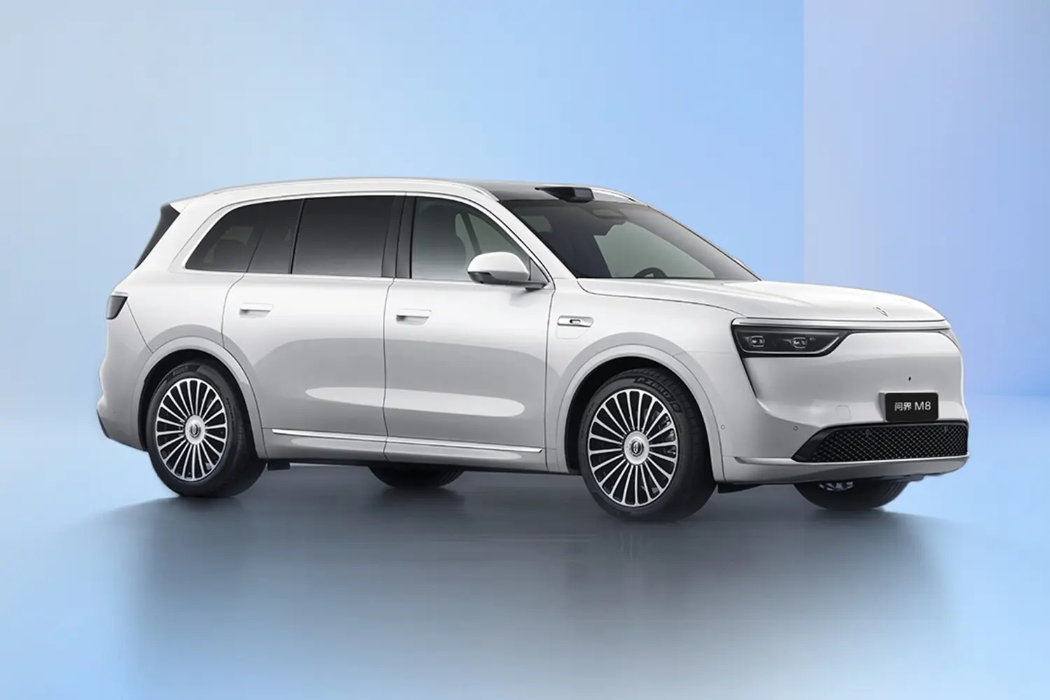 问界M8能卖这么火，是真的懂家庭出行需求😆 冬天远程就能提前暖车，上车就是舒服