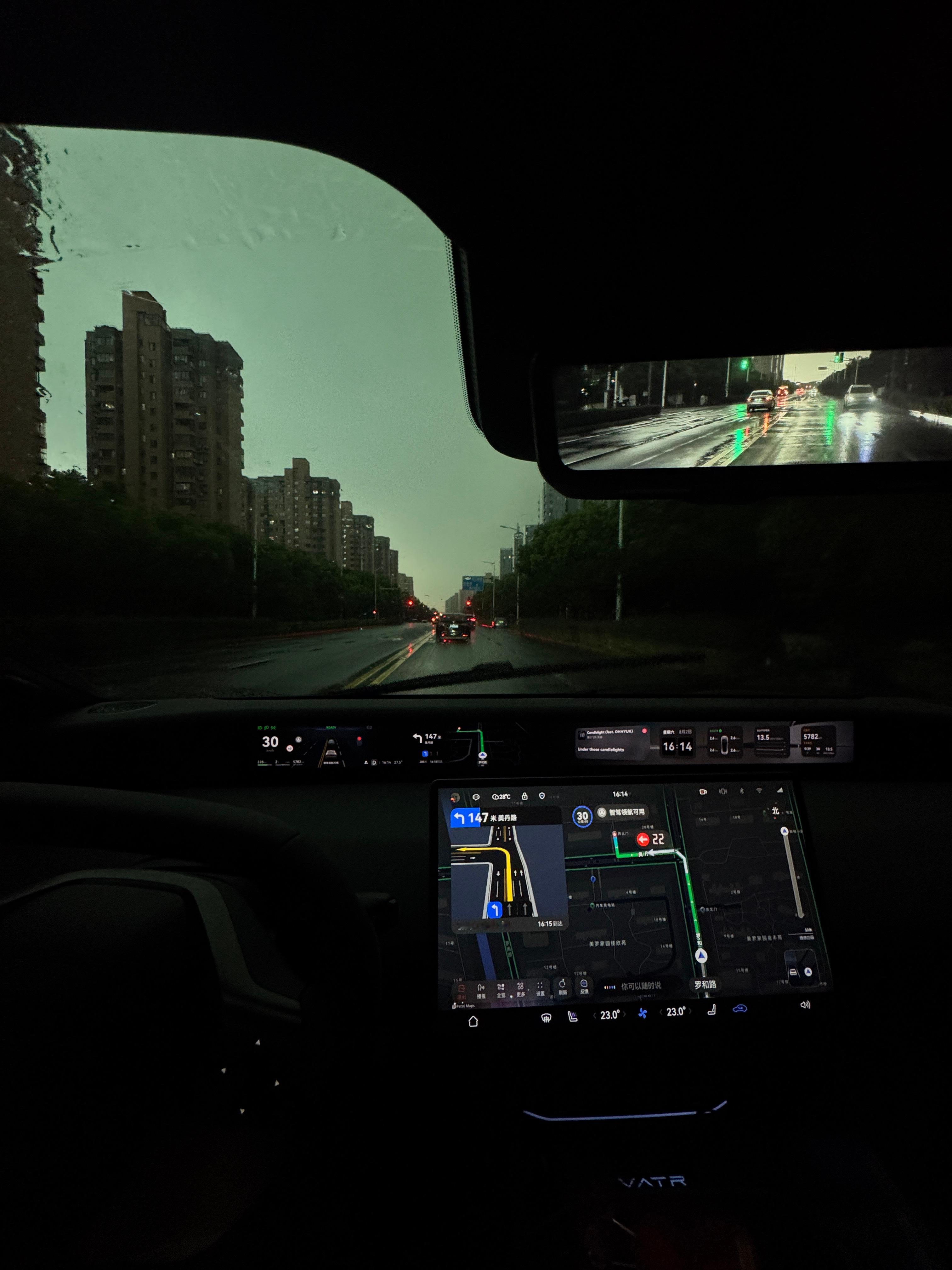 这雨太狠了，直接给我封存到车里了(☂️╹д╹)大v聊车 ​​​
