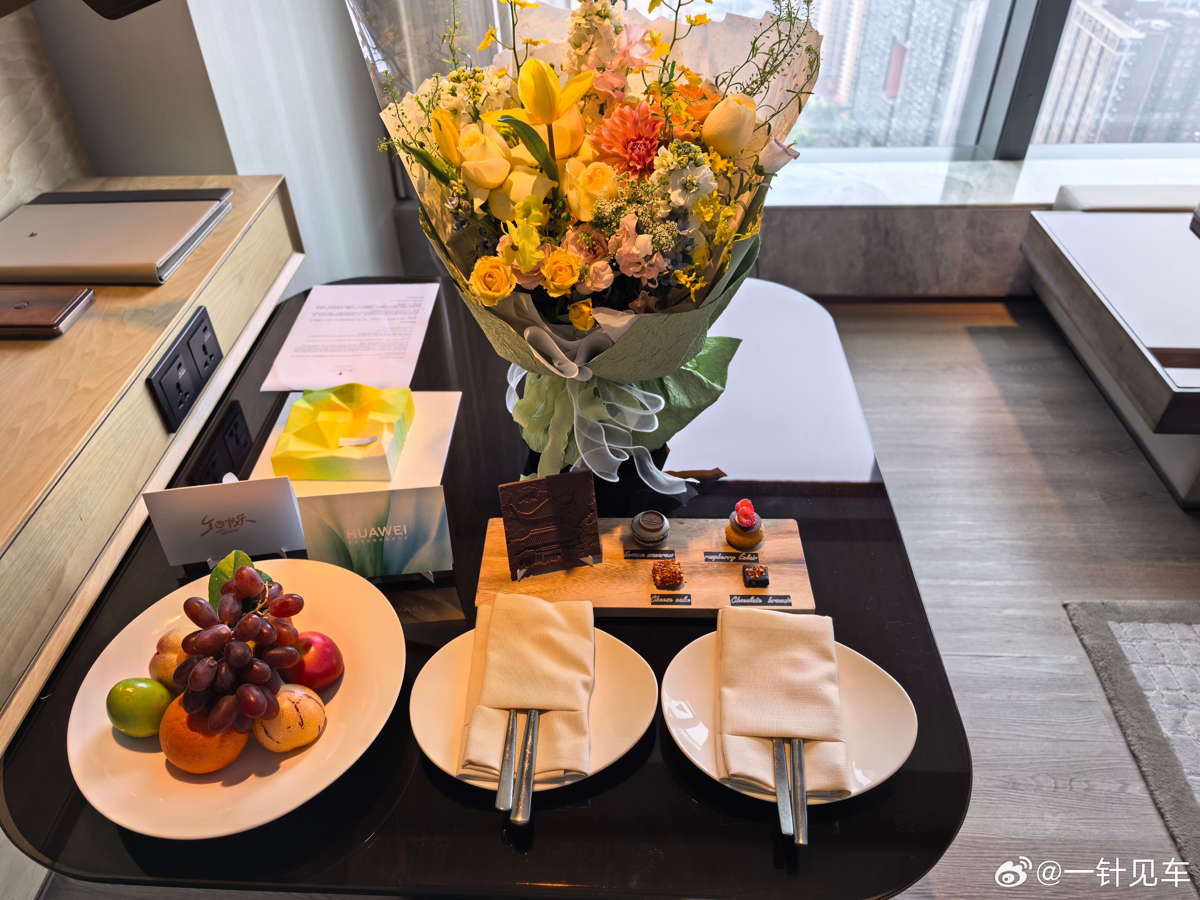 这次正好是在生日期间来参加发布会，还收到了鲜花和蛋糕，太贴心啦~华为春季全场景新