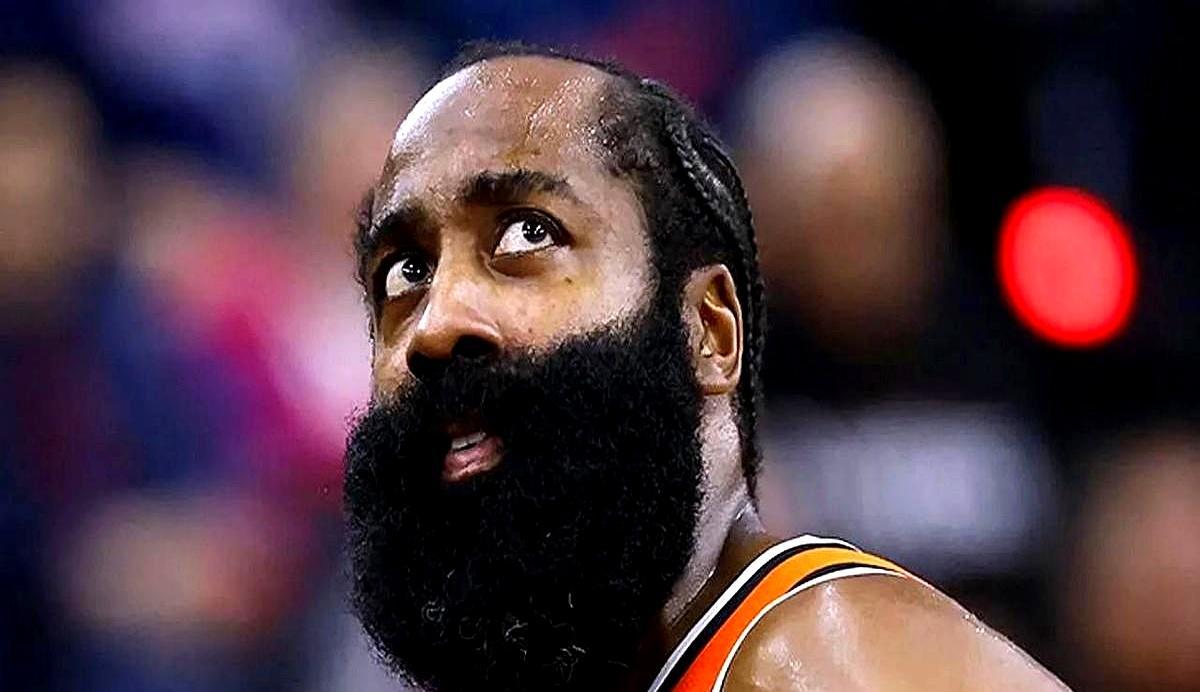 骑士主场15分干翻尼克斯！复仇连输两场的耻辱，战绩直接追平对手。
 
哈登4中4