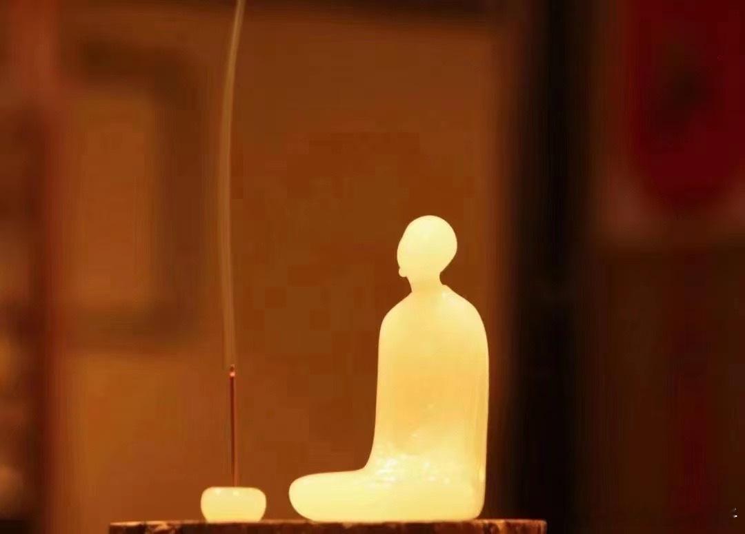人人满意本是妄念，佛陀亦不能周全。人情难恒，当以淡然平常心，对待每一个相逢。 