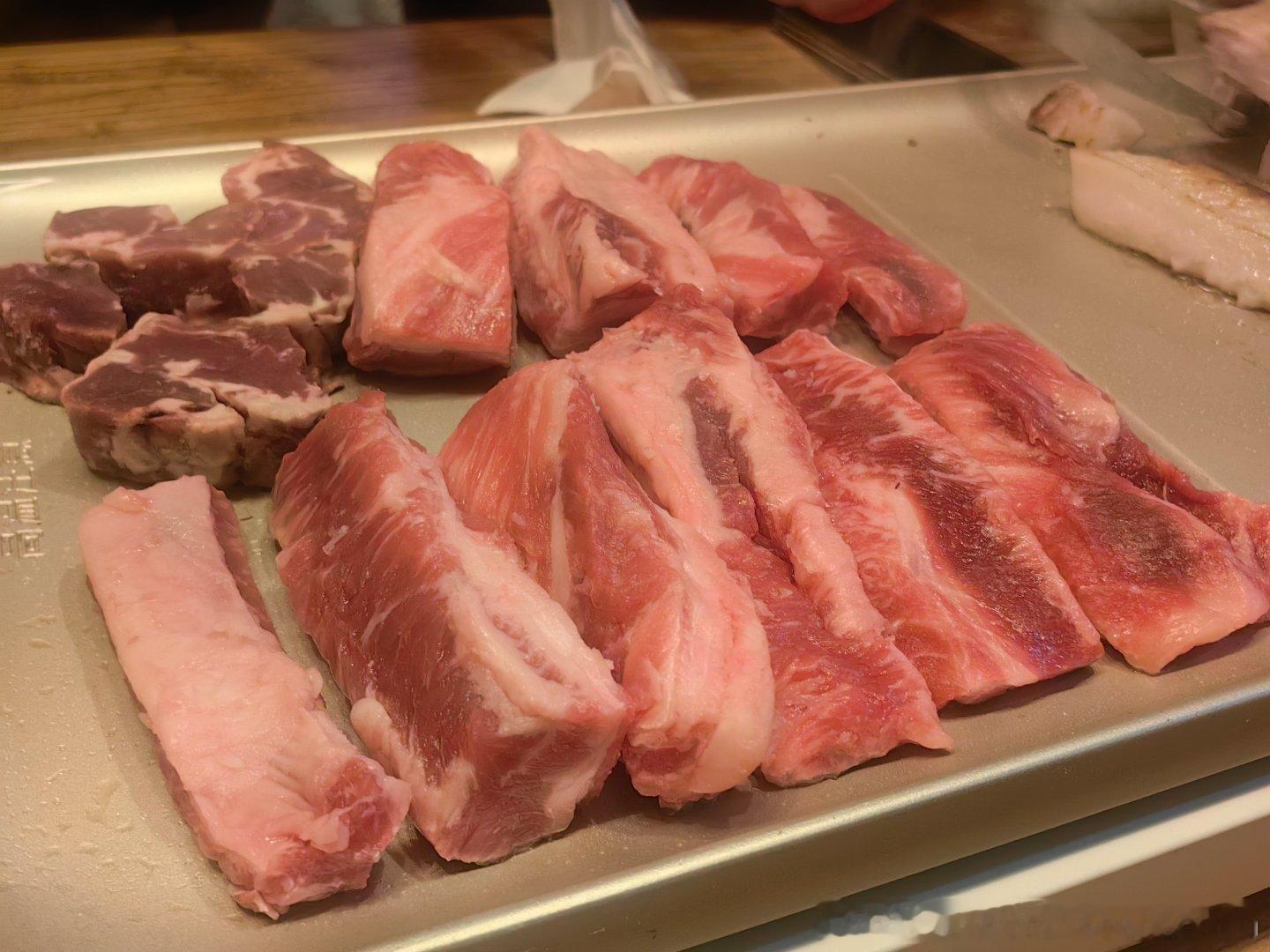 我妹问晚上想吃啥我说没什么胃口…没想到今晚烤肉吃了一块太好吃了根本就停不下来