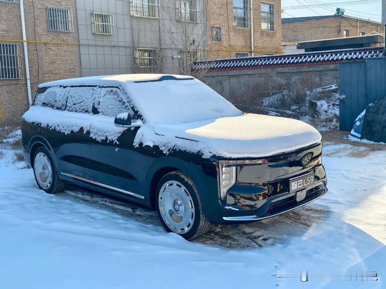 说起智己这个品牌，它可是上汽集团在新能源领域大展拳脚的重要布局，带着满满的诚意与