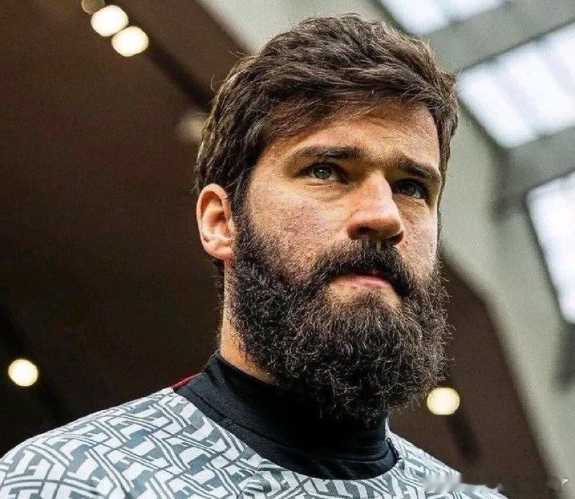 米兰体育报透露：尤文图斯已经与阿利森的身边人士取得联系，并且越来越有信心在今夏完