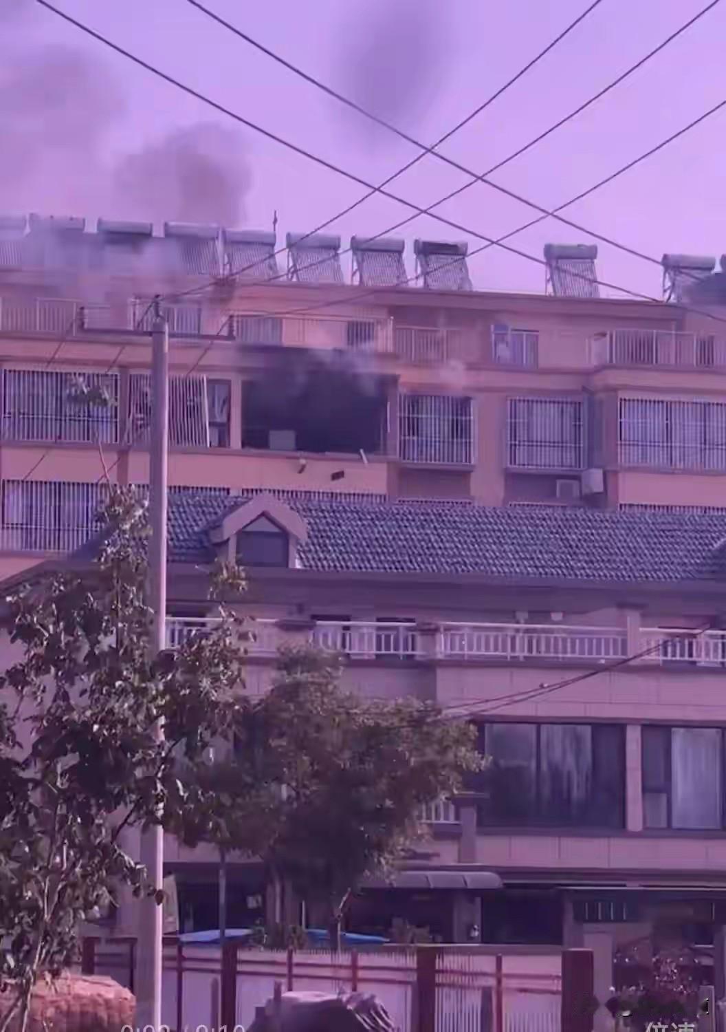 15岁少女遭多名男子用泄露煤气方式迷晕性侵，却触发燃气火灾，女孩遭90%重度烧伤