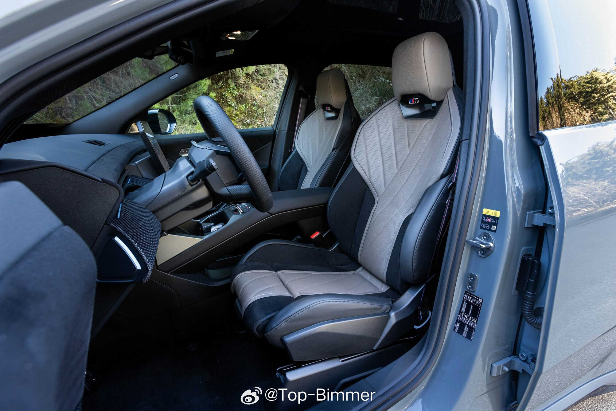 座椅造型和颜色都能接受，咱就说能不能国产之后把座椅配置加高一点顶配车型标配 加热