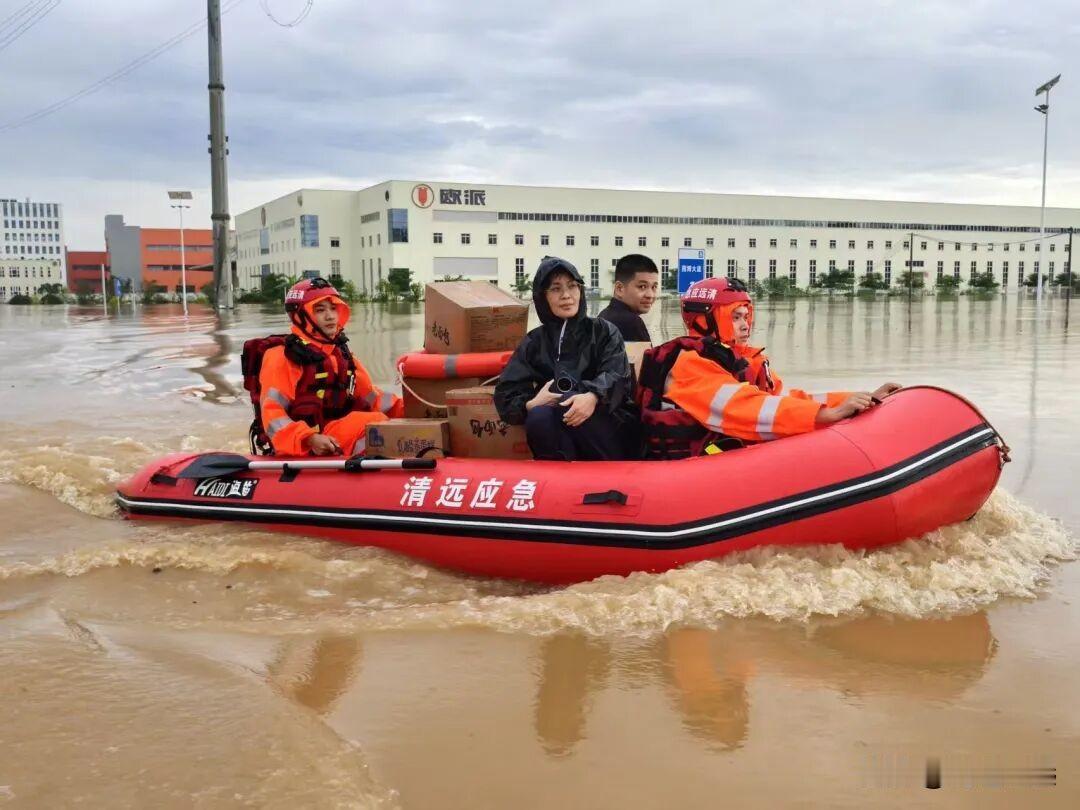 驰援广西，为清远救援力量点赞！两天转移群众1800余人 运送物资约8吨！真的很不