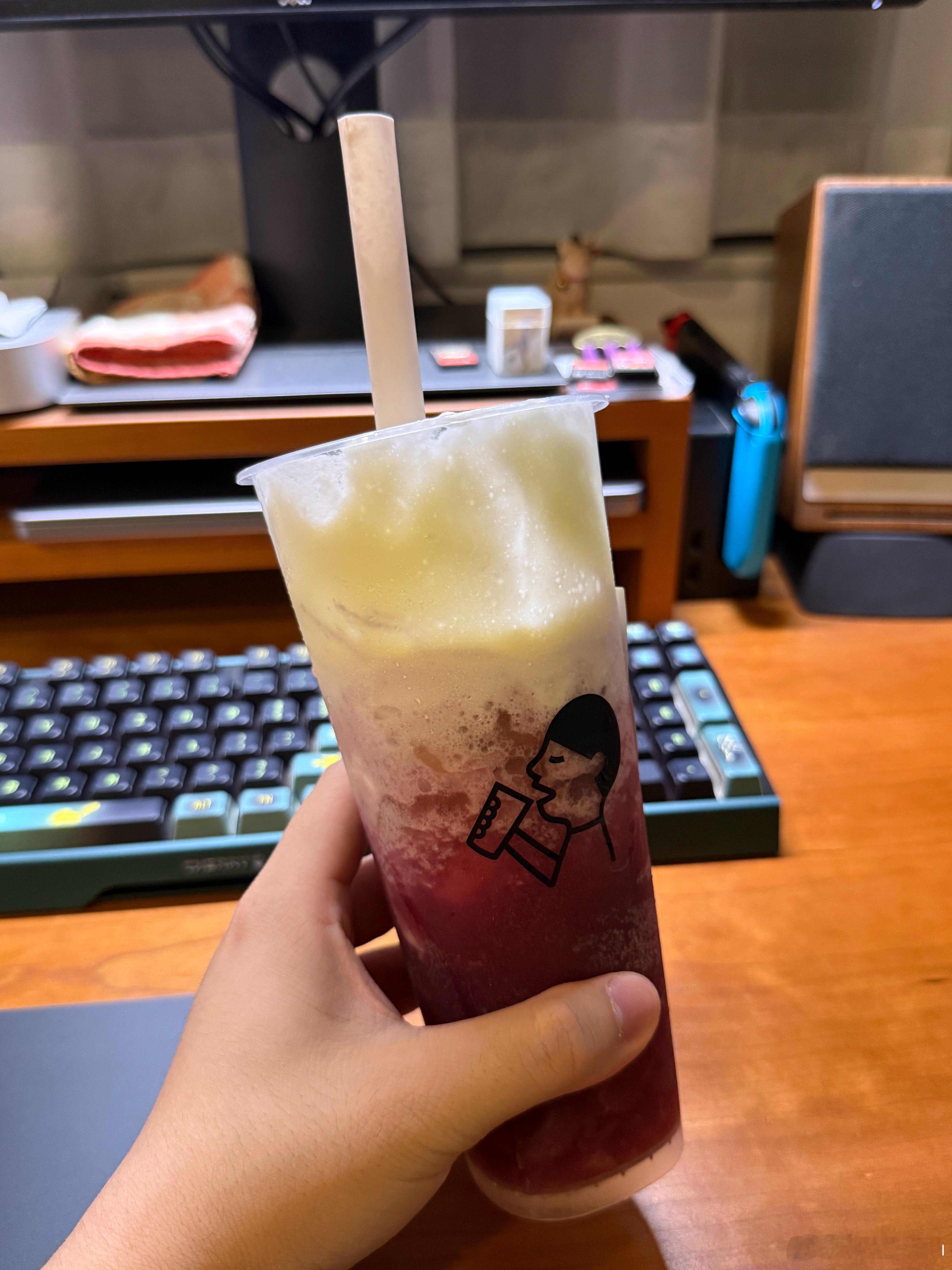 立秋我也不知道为嘛这节气要喝奶茶但有人请，喝就对了