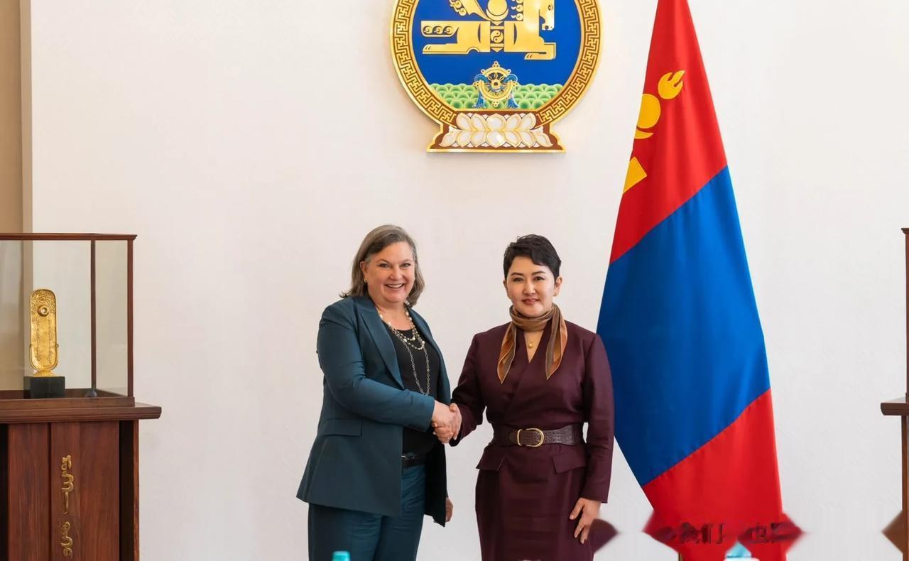 美国副国务卿纽兰，又跑蒙古去了，司马昭之心路人皆知。
但是跟前几天国务卿布林肯访