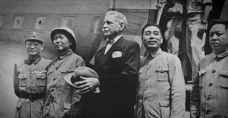 毛主席赴重庆谈判，身边带着个神秘人物“三叔”，军统头子戴笠在得知消息后多方查证，
