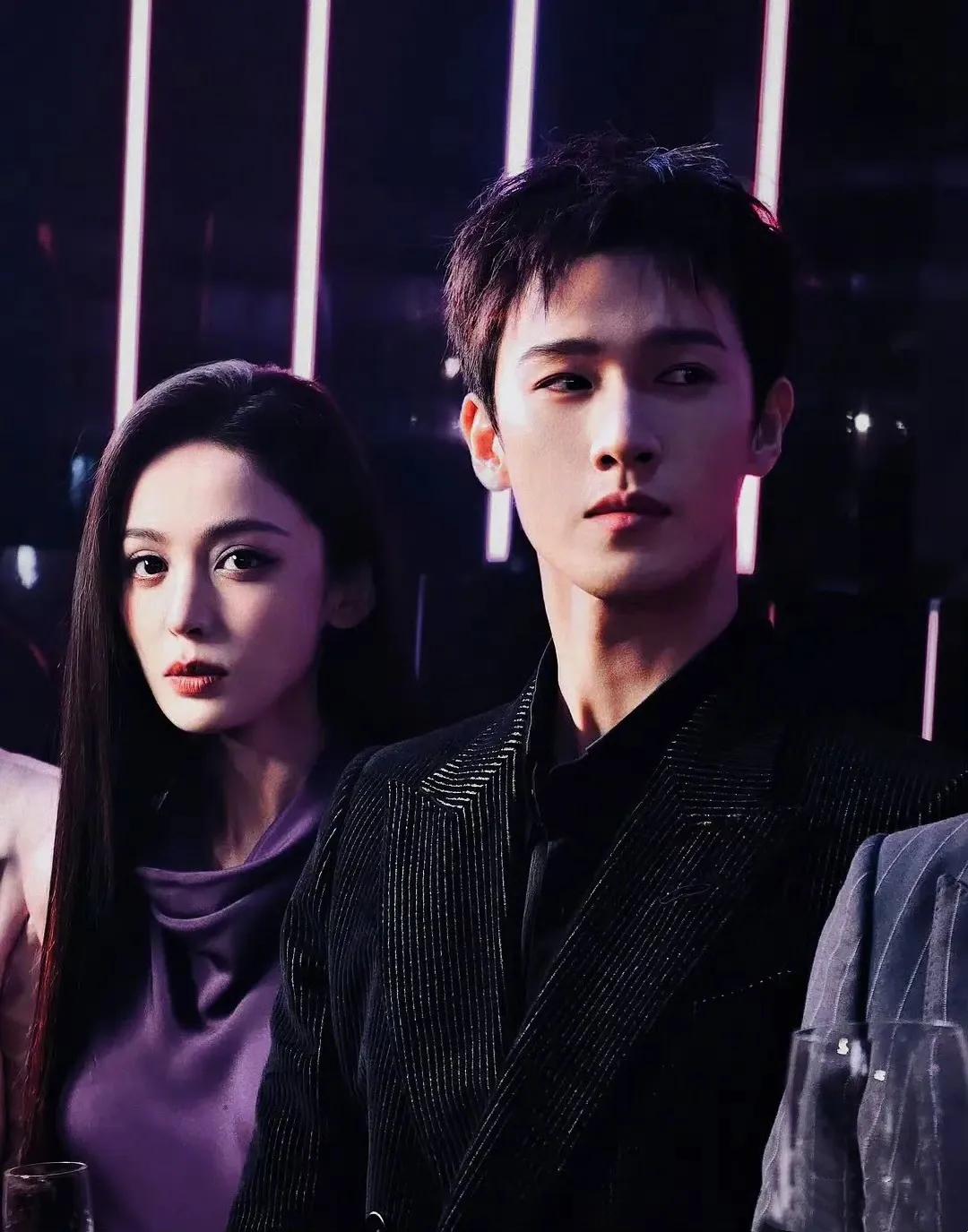 养眼同框！娜扎李昀畅聊氛围佳，俊男美女画面太治愈！  
今日，一组娜扎与李昀锐同