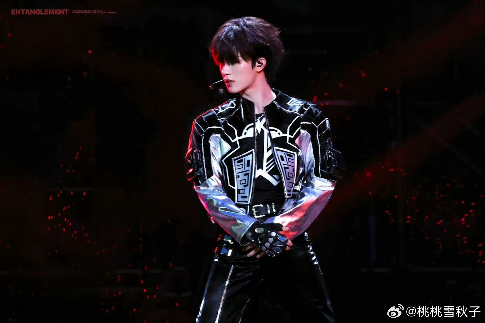 苏新皓 要爆了这个苏新皓到底还有多少惊喜啊！！跳起舞来游刃有余，律动感十足[爱慕