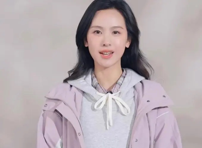 陈都灵现在人倒是红了，就是颜值撑不住了 ​​​