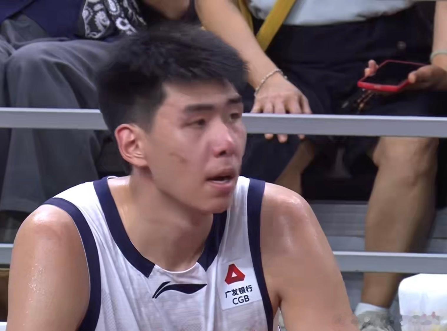 三节战罢落后8分！广东宏远第三节排兵布阵堪称灾难级别，萨林杰上场成最大败笔！CB