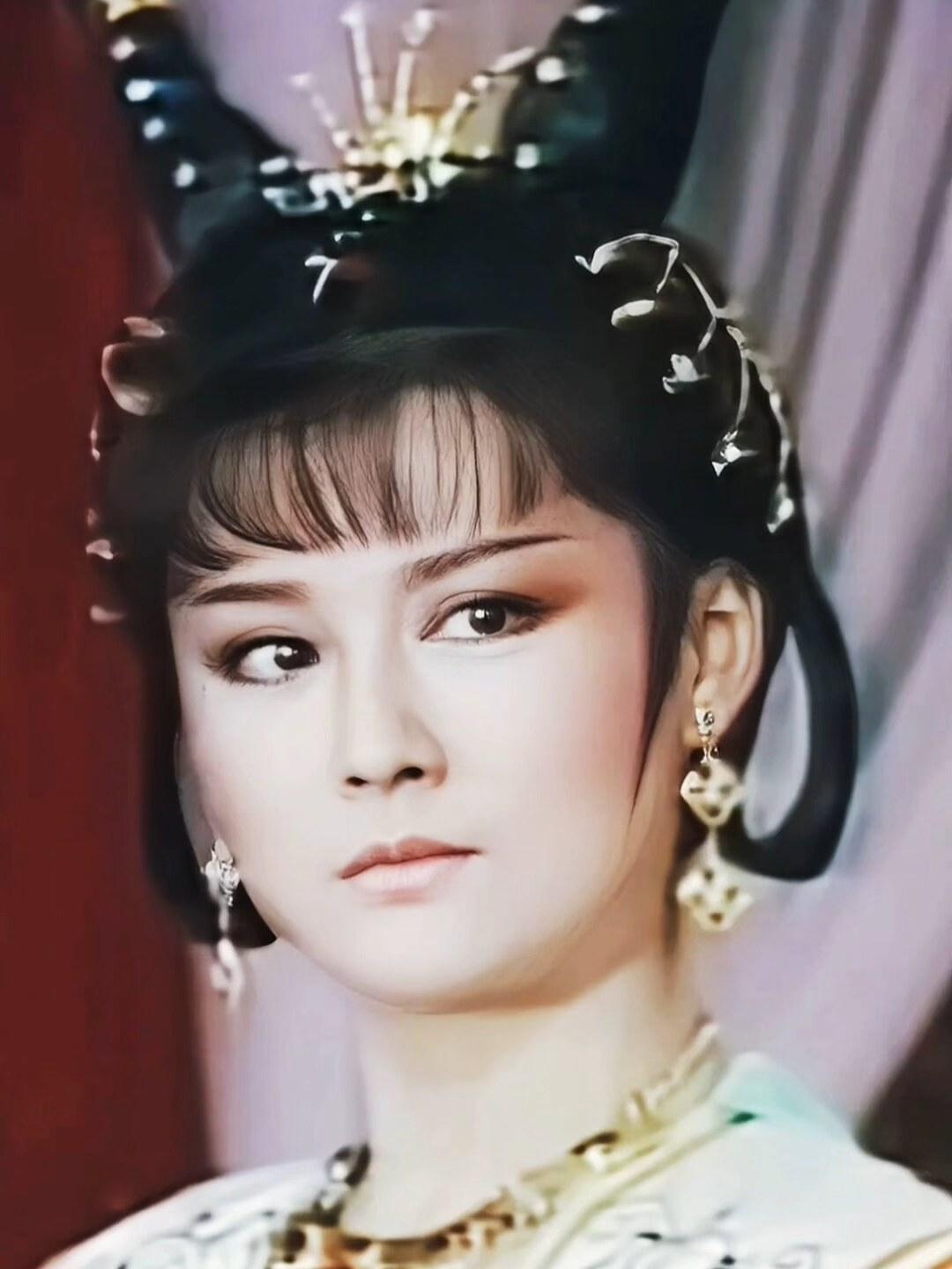 脸像30岁，脖子像80岁？潘迎紫否认医美，晒出“惩罚式”保养法

在娱乐圈，有一