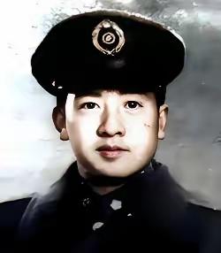 1945年深秋，马步芳的独子马继援被宋美龄叫到重庆官邸。这位西北王公子刚跨过门槛