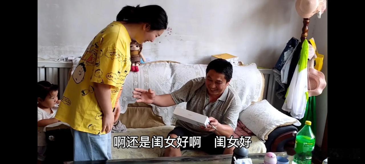#涨粉黑马训练营# #父亲节# 看着孩子们给父亲准备的礼物，满满的感动，二哥也一