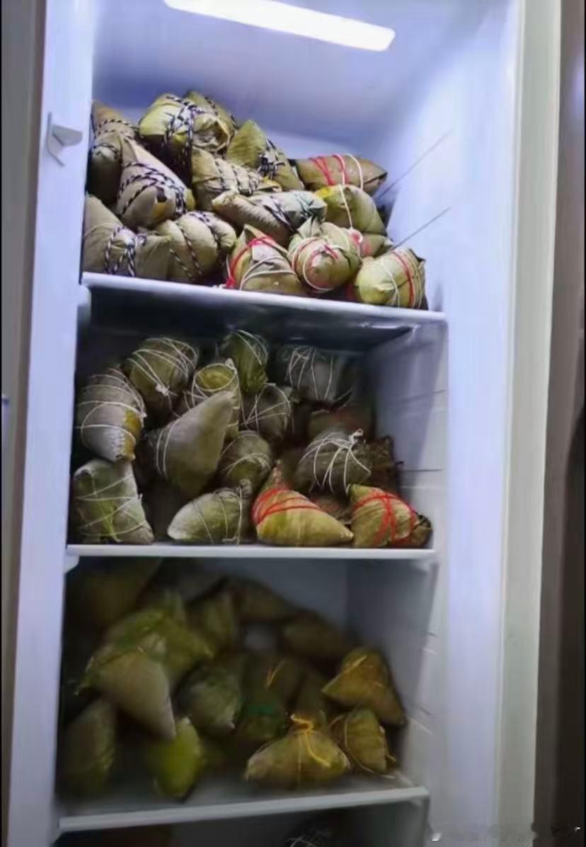 我妈一不小心包这么多粽子！让我寄粽子给朋友吃！我哪里来的朋友啊！！！ 
