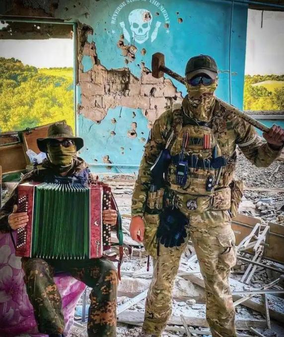 为什么俄罗斯放着几十万的正规军不用，却大量使用雇佣兵？其实俄罗斯不是放着几十万正