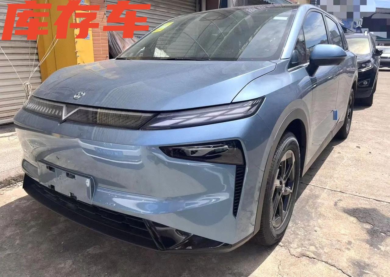 车型:启辰 2026款 VX6 大平层 长续航智享版
​车况:原版原漆库存新车