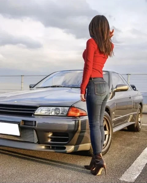 R32 Girl