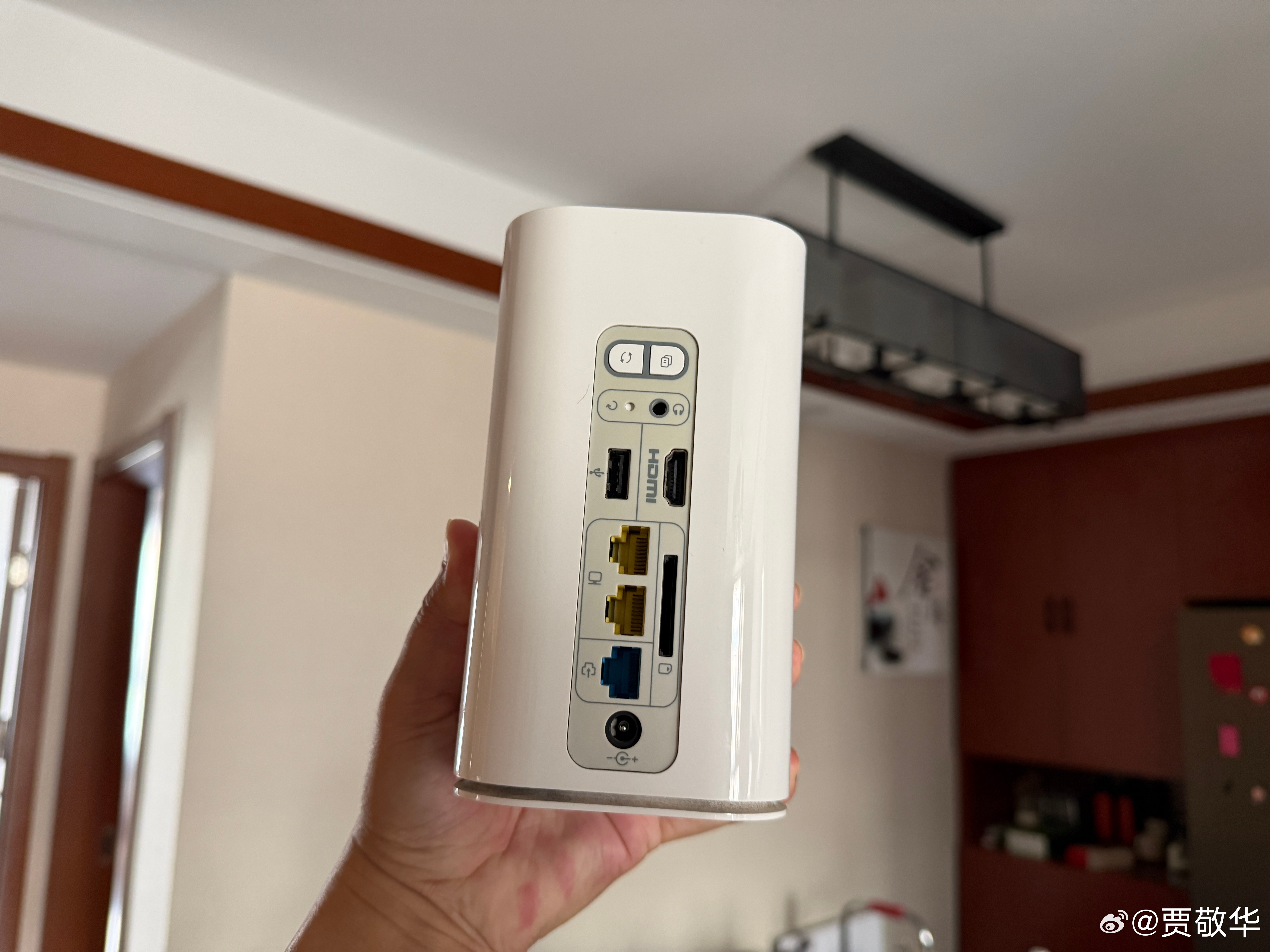 数码产品交流  十几年前的老产品了，我还在用，原因很简单。一是接口丰富，可以直接