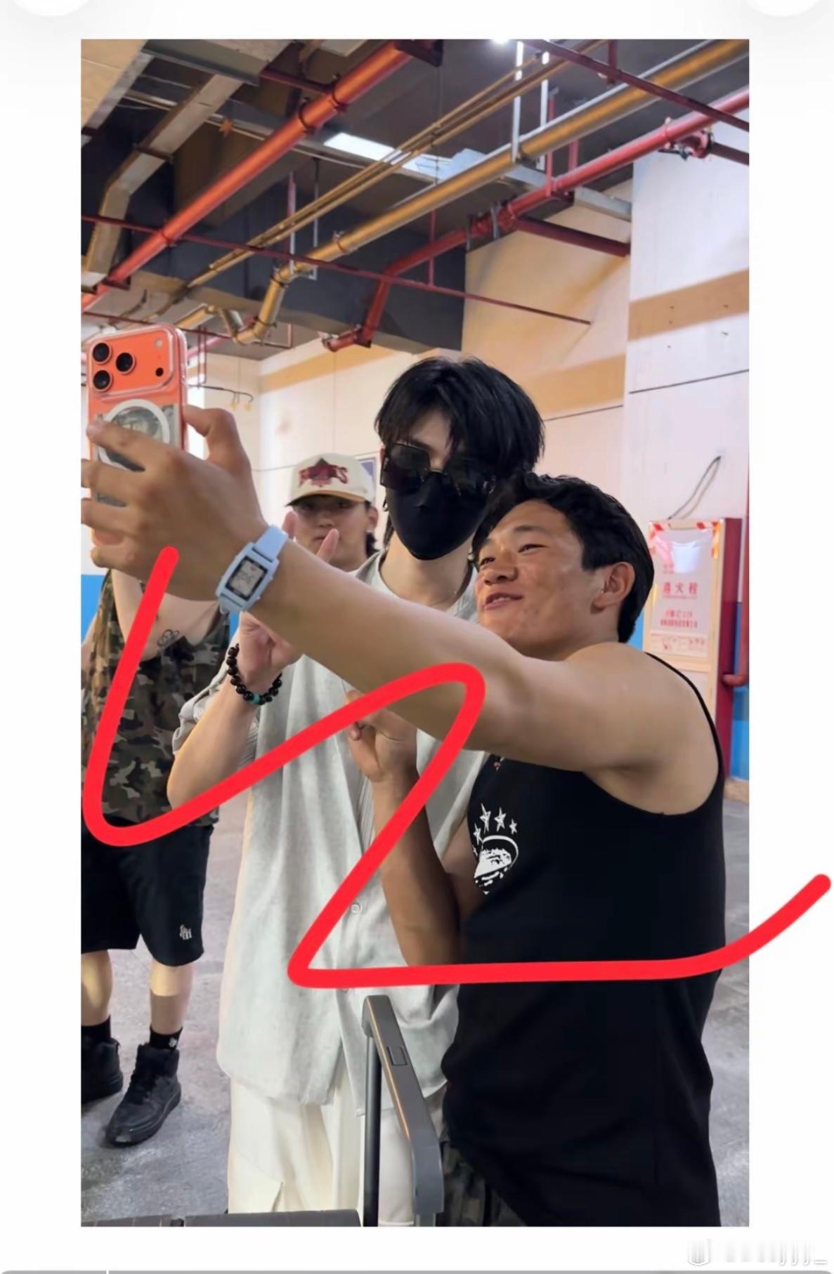 见到偶像我就这样： 