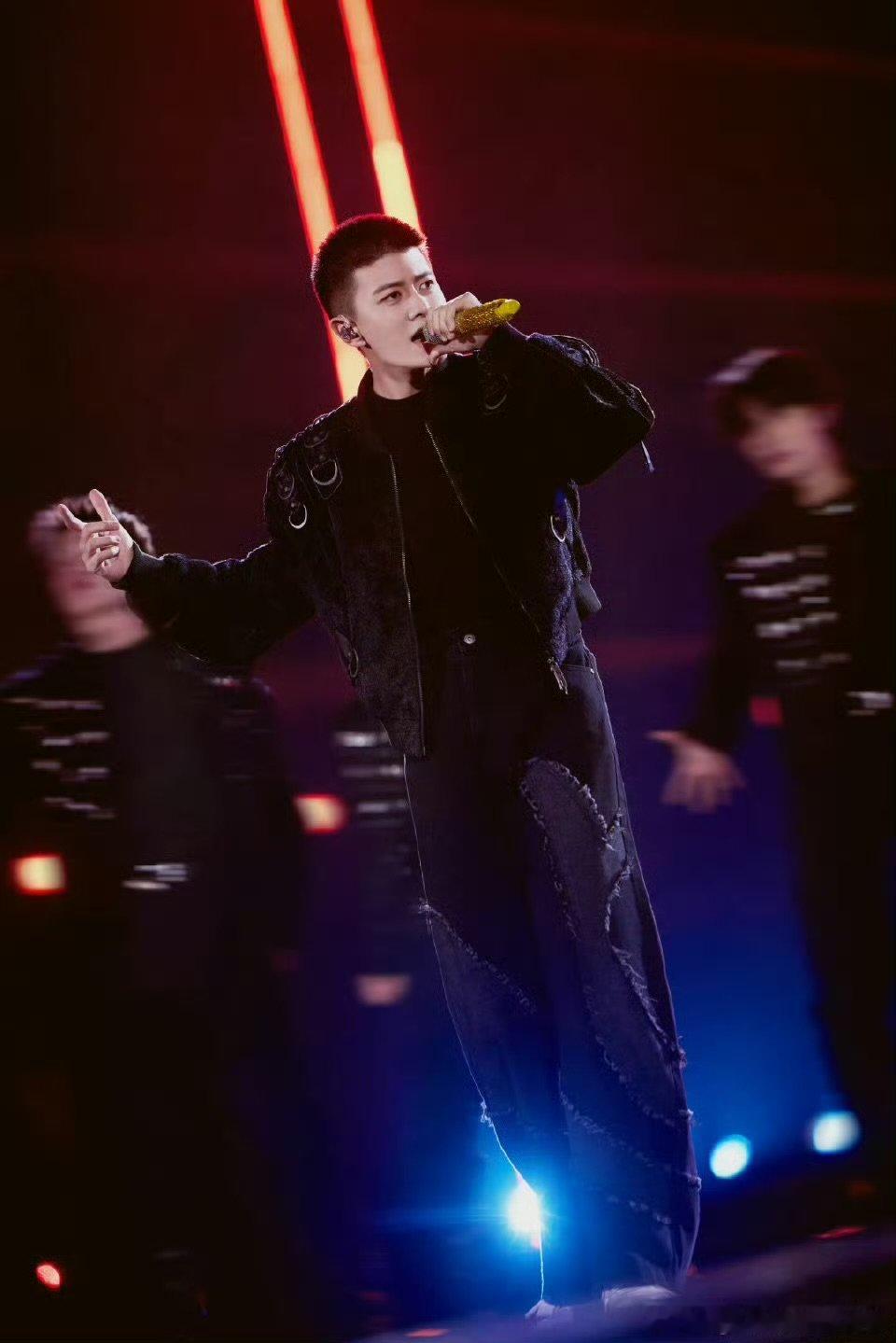 任嘉伦江苏卫视跨年首秀江苏卫视跨年第三波阵容官宣 官宣来得太及时！嘉伦的舞台永远