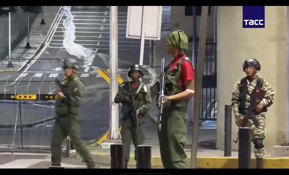 美媒：委内瑞拉军方在总统府周边强化警戒！

据美国全国广播公司新闻台（NBC N