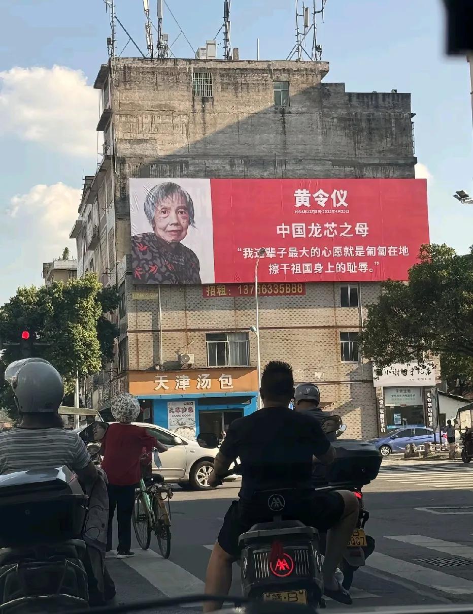 满大街都应该贴满这种海报。