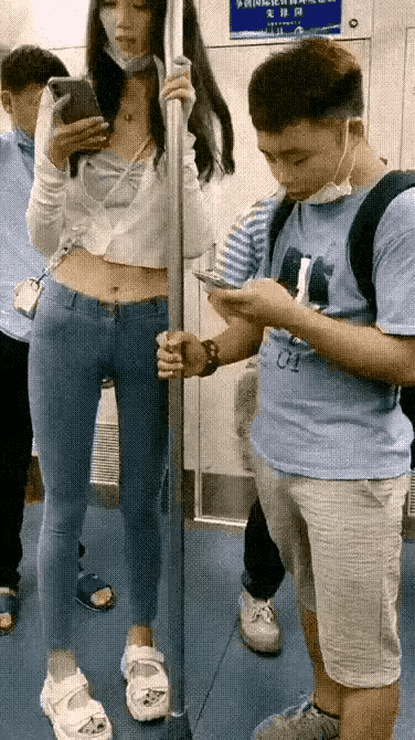 小伙子，既然是美女送的就收下吧，说不定哪天真的能用上[捂脸]