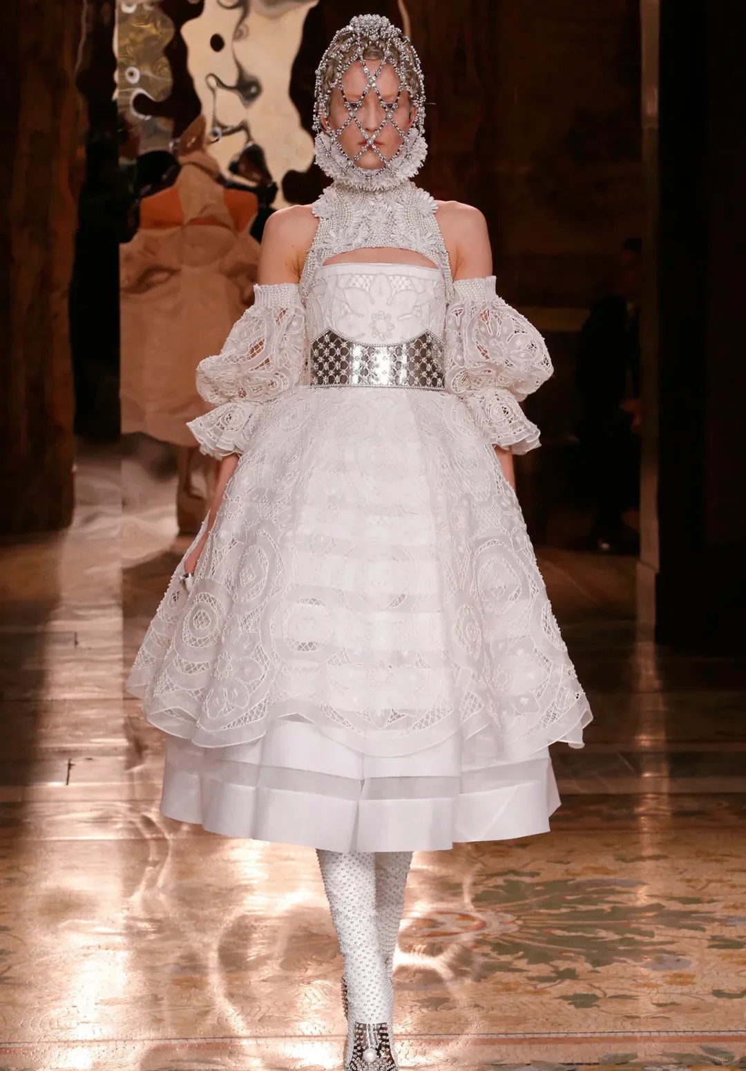 Alexander McQueen Fall 2013的秀场