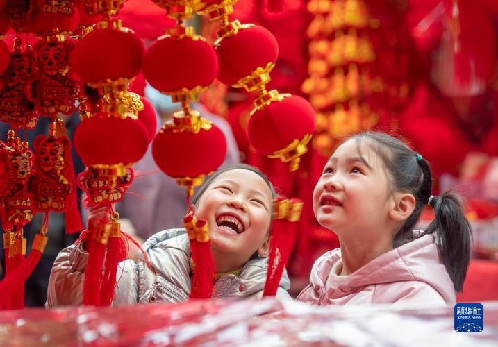 欢天喜地辞旧岁，满怀豪情迎新年，让过去翻篇，展开未来新页，但愿老天赐福给每个底层