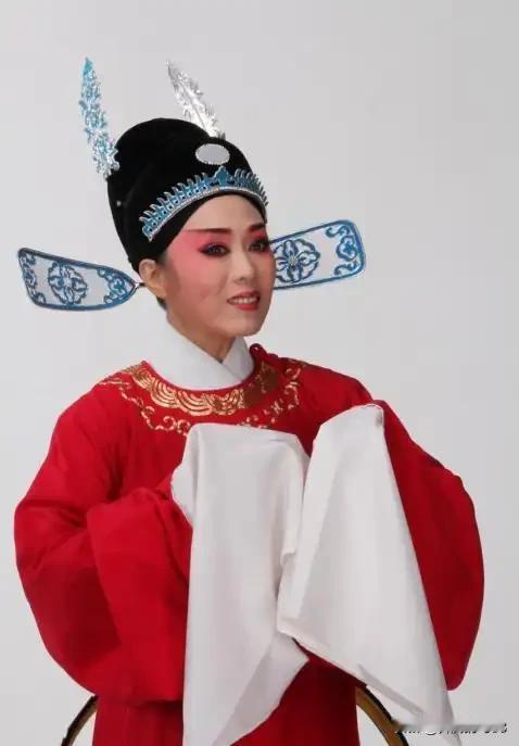有记者就经典黄梅戏《女驸马》中的女扮男装的问题问著名黄梅戏表演艺术家吴琼如果可以