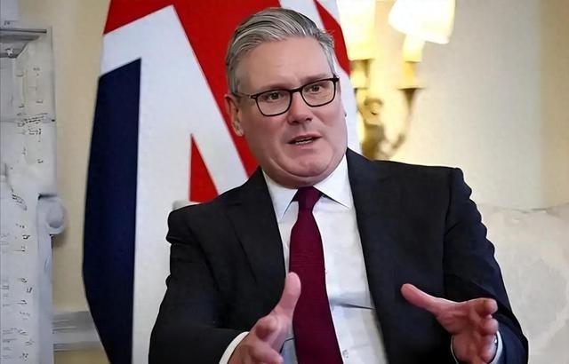 见过翻脸快的，没见过这么离谱的！英国首相斯塔默，简直把“言而无信”玩到了新高度。