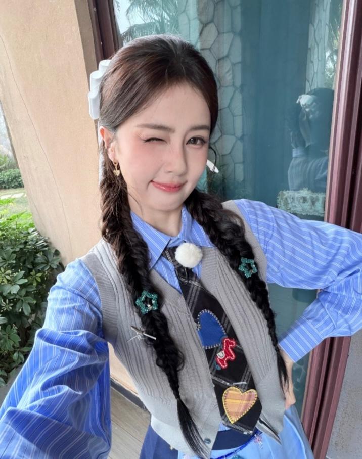 白鹿 白鹿莫离叶璃 白鹿新剧莫离夏天播出 

@白鹿my 

全世界光彩夺目的盛