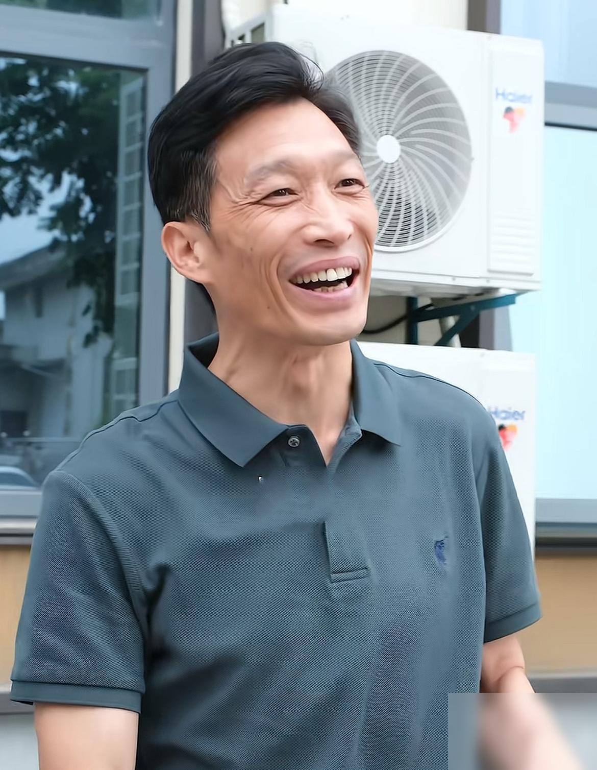《武装特警》三位演员聚会，其中两位是实打实的真武警，尤其是“乔一飞”的扮演者，据