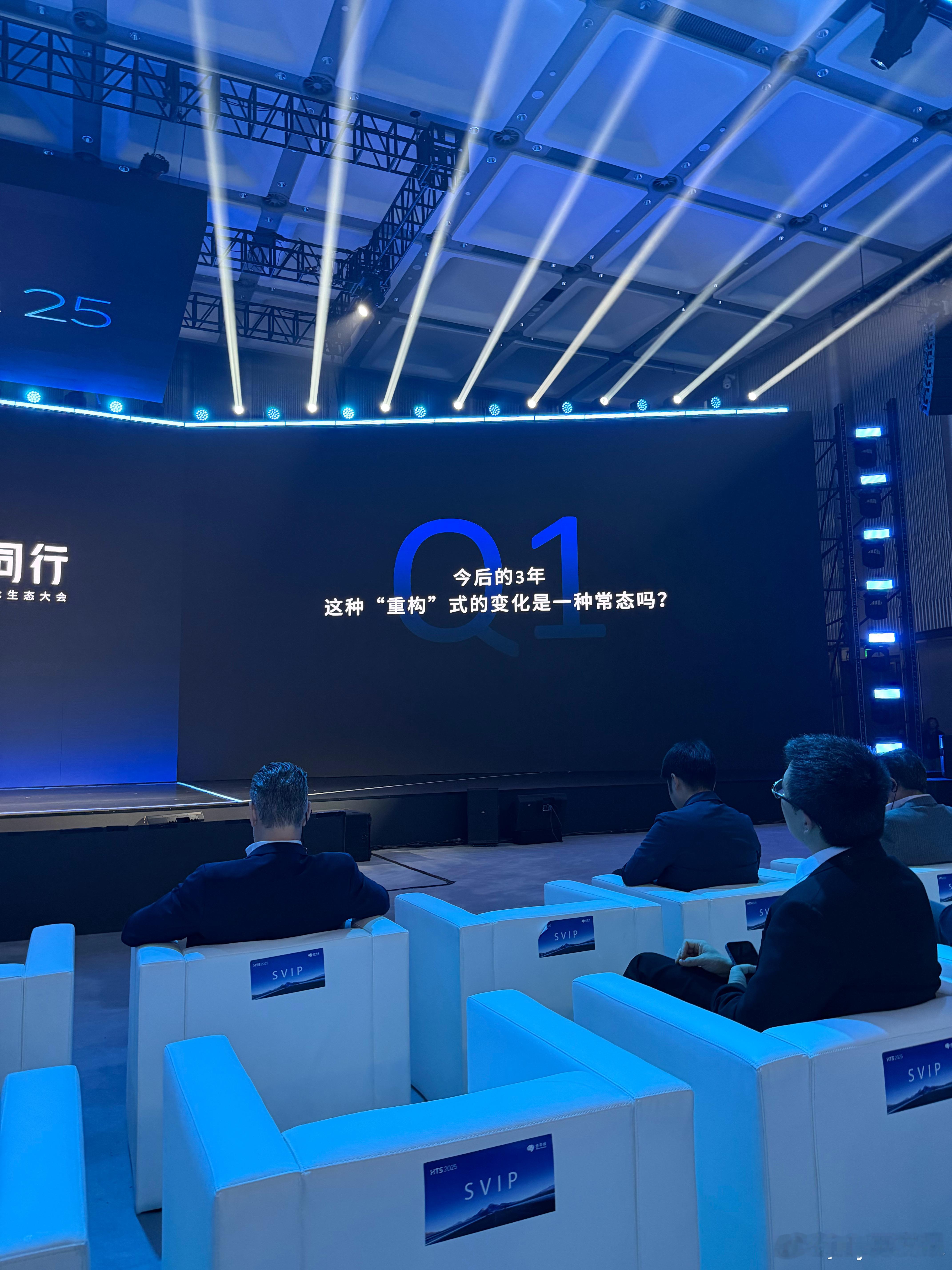 苏神讲到人类社会最首要的核心是能源和信息，自动驾驶算是信息，。理论和应用的突破是