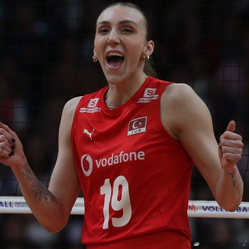 卡拉奇都过了30岁生日，还以为二十七八。女排国际排坛动态