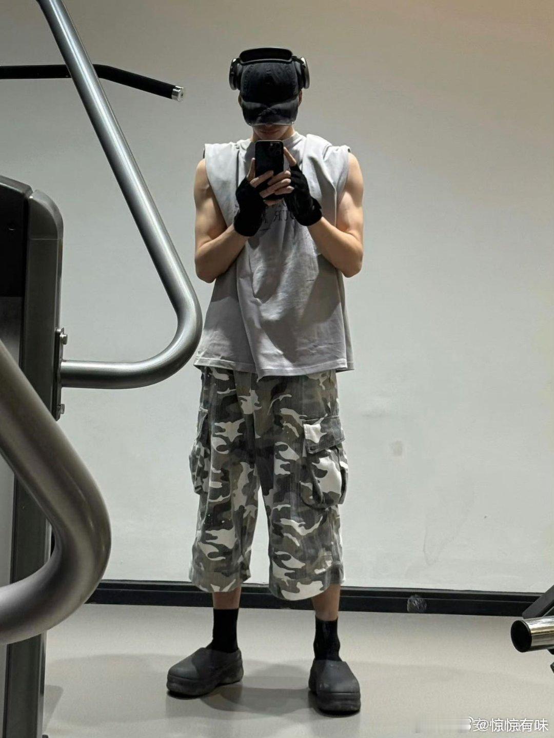 章时安太拿我们当外人了穿衣显瘦，脱衣有肉，身材好好啊！ ​​​