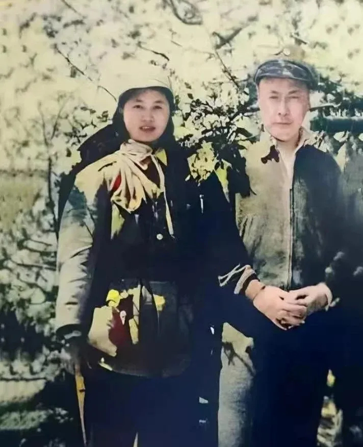 老照片 1940年2月，陈毅和张茜在江苏茅山根据地溧阳水西村结为夫妻。历史人物 
