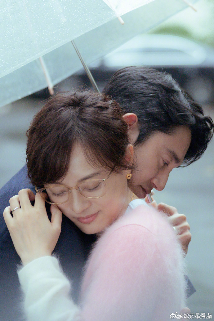 孙俪两部剧都尝到爱情的苦头  没有想到同一个海报姿势的里面两个角色，原来是有这么