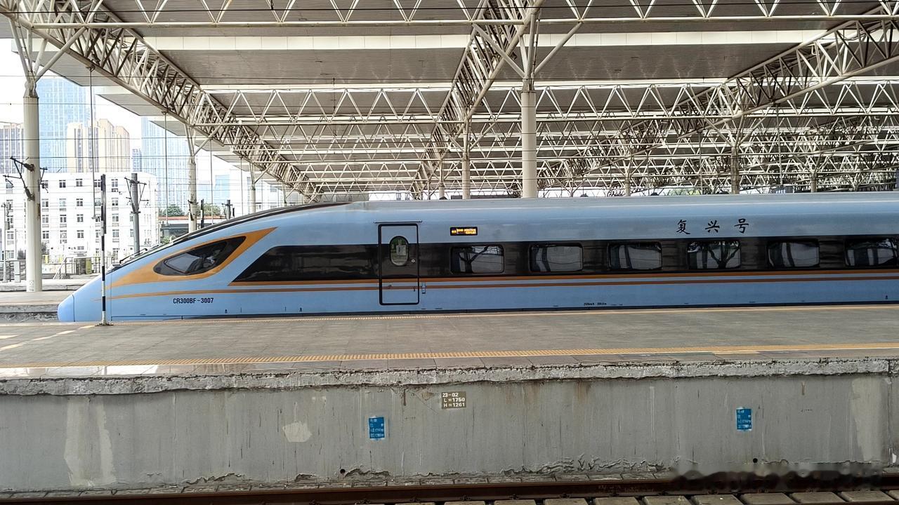 复兴号CR300BF型动车组交通强国铁路先行 高铁的进步 高铁”