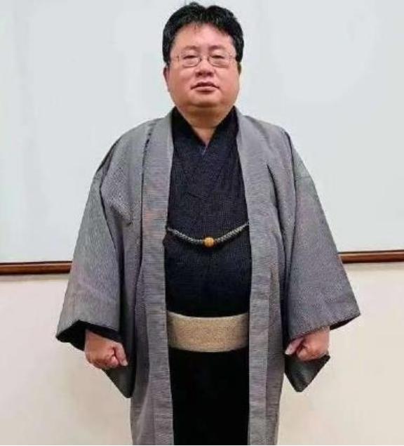 高市早苗疯狂反华，背后竟是两个中国败类在出谋划策？为高市早苗出谋划策的两个中国败