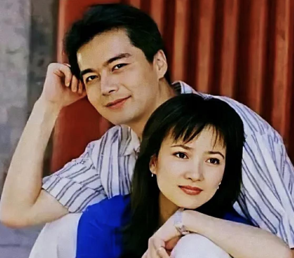 许亚军说离婚后一切的矛盾瞬间消失了。他说既然做不了夫妻，那就做朋友吧！

许亚军